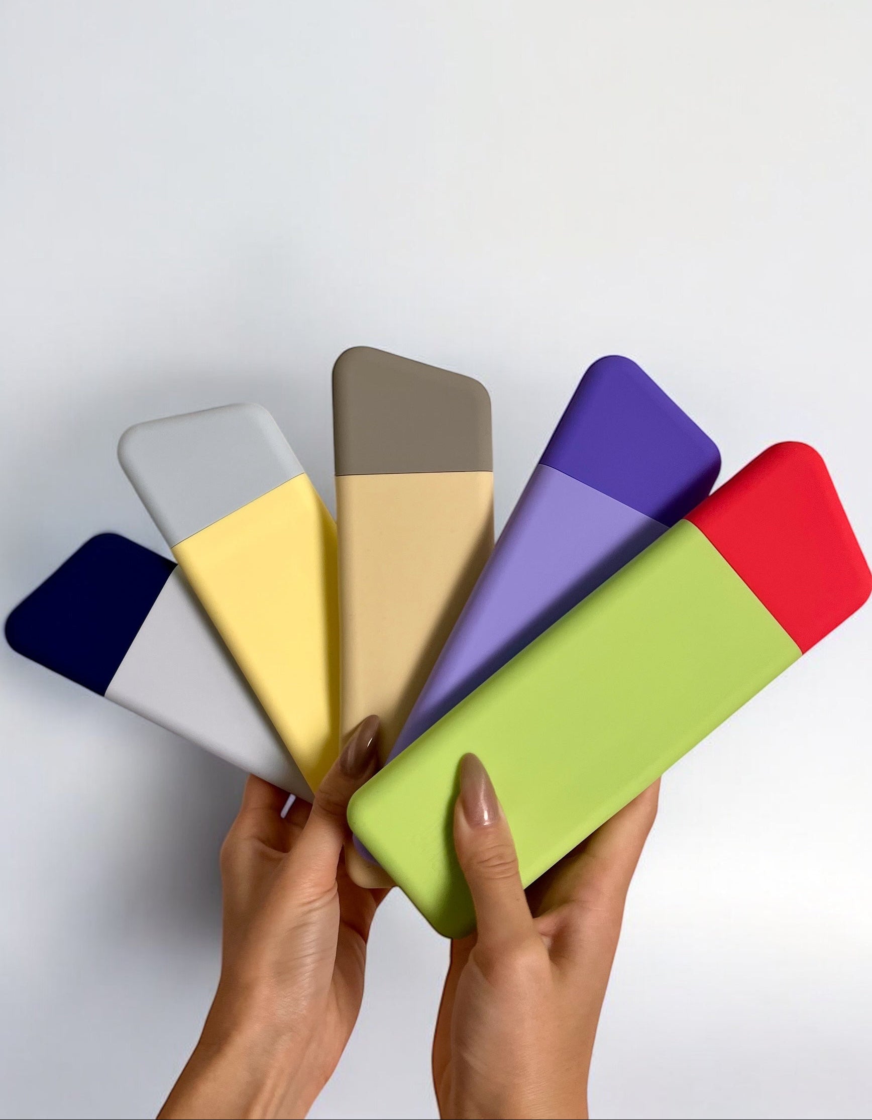 Capsules to take your glass straws on the go. 5 Capsules in the image of our debut launch